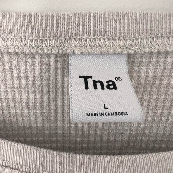 Aritzia TNA thermal long sleeve top - Picture 6 of 6